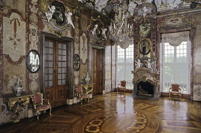 Jagdpavillon des Residenzschlosses Ludwigsburg mit Marmorsaletta von Giacomo Antonio Corbellini